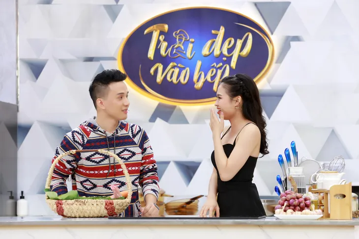 Lê Lộc “ném hết liêm sỉ” trước trai đẹp Khắc Minh - Ảnh 3. Lê Lộc “ném hết liêm sỉ” trước trai đẹp Khắc Minh - Ảnh 3.