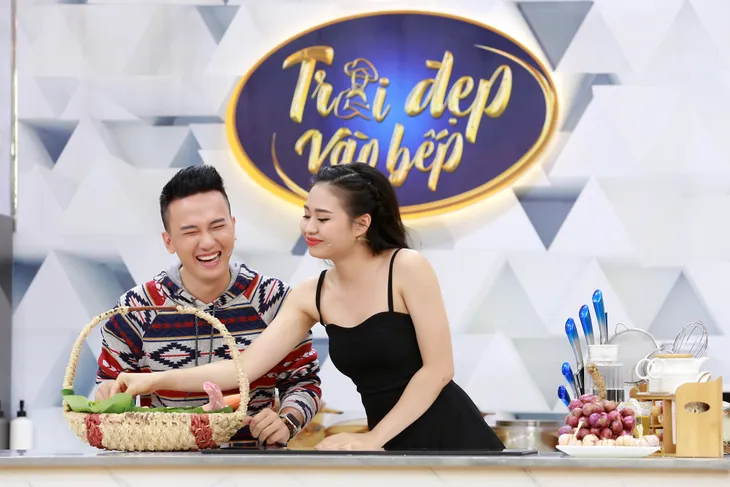 Lê Lộc “ném hết liêm sỉ” trước trai đẹp Khắc Minh - Ảnh 2. Lê Lộc “ném hết liêm sỉ” trước trai đẹp Khắc Minh - Ảnh 2.