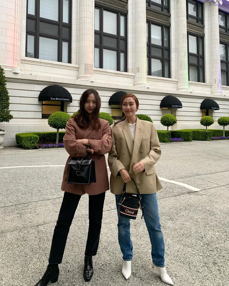 Chị em Krystal và Jessica bất ngờ hội ngộ nhau - Ảnh 1. Chị em Krystal và Jessica bất ngờ hội ngộ nhau - Ảnh 1.