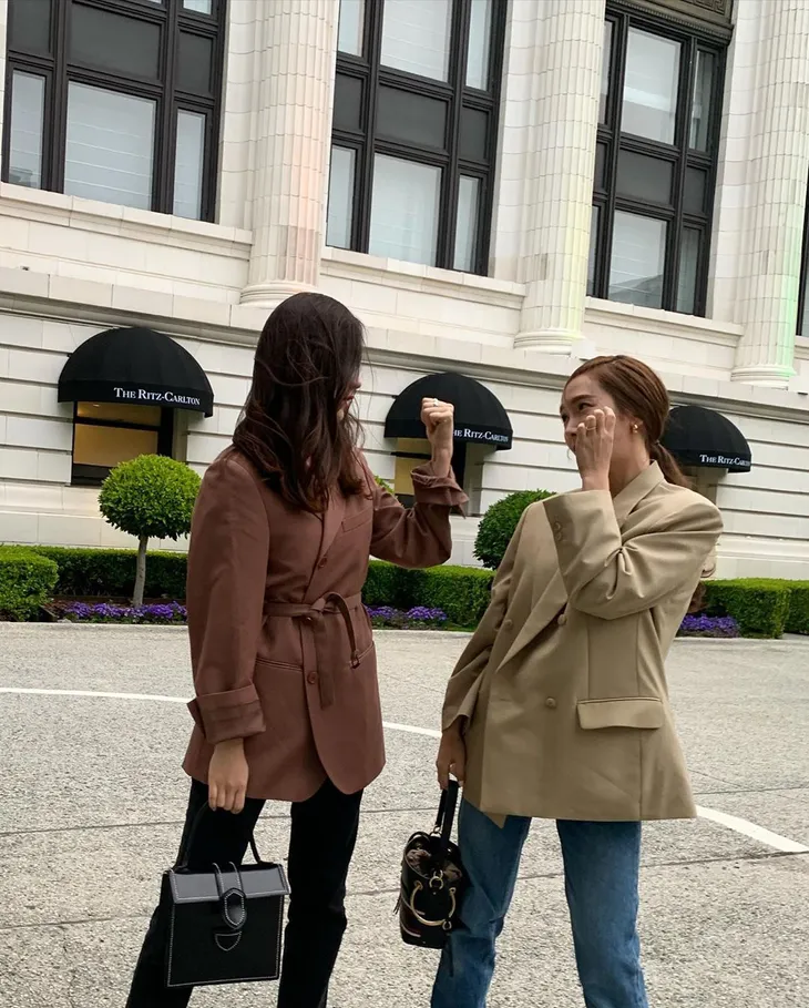 Chị em Krystal và Jessica bất ngờ hội ngộ nhau - Ảnh 3. Chị em Krystal và Jessica bất ngờ hội ngộ nhau - Ảnh 3.