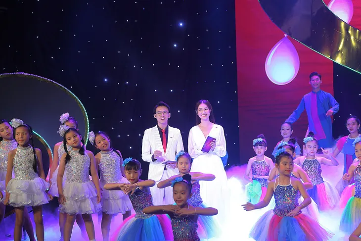 Những khoảnh khắc khó quên của Gala Trái tim cho em 2019 - Ảnh 14. Những khoảnh khắc khó quên của Gala Trái tim cho em 2019 - Ảnh 14.