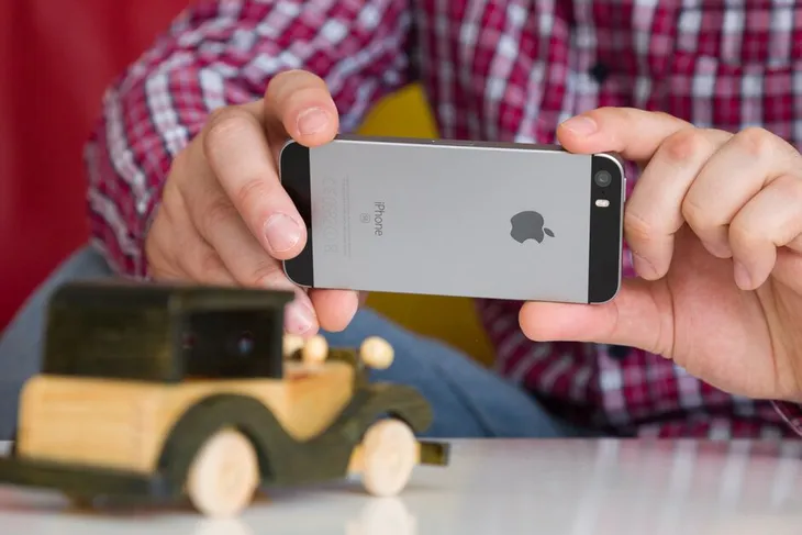Sốc: iPhone SE bán với giá chỉ 60 USD! - Ảnh 1. Sốc: iPhone SE bán với giá chỉ 60 USD! - Ảnh 1.
