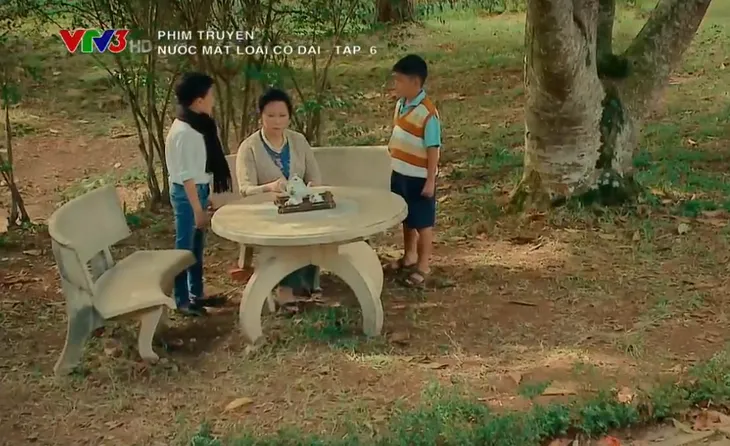 Nước mắt loài cỏ dại - Tập 6: Cuối cùng, bà Hai Đài cũng nhận ra Khang mới chính là người cháu có hiếu nhất - Ảnh 1. Nước mắt loài cỏ dại - Tập 6: Cuối cùng, bà Hai Đài cũng nhận ra Khang mới chính là người cháu có hiếu nhất - Ảnh 1.