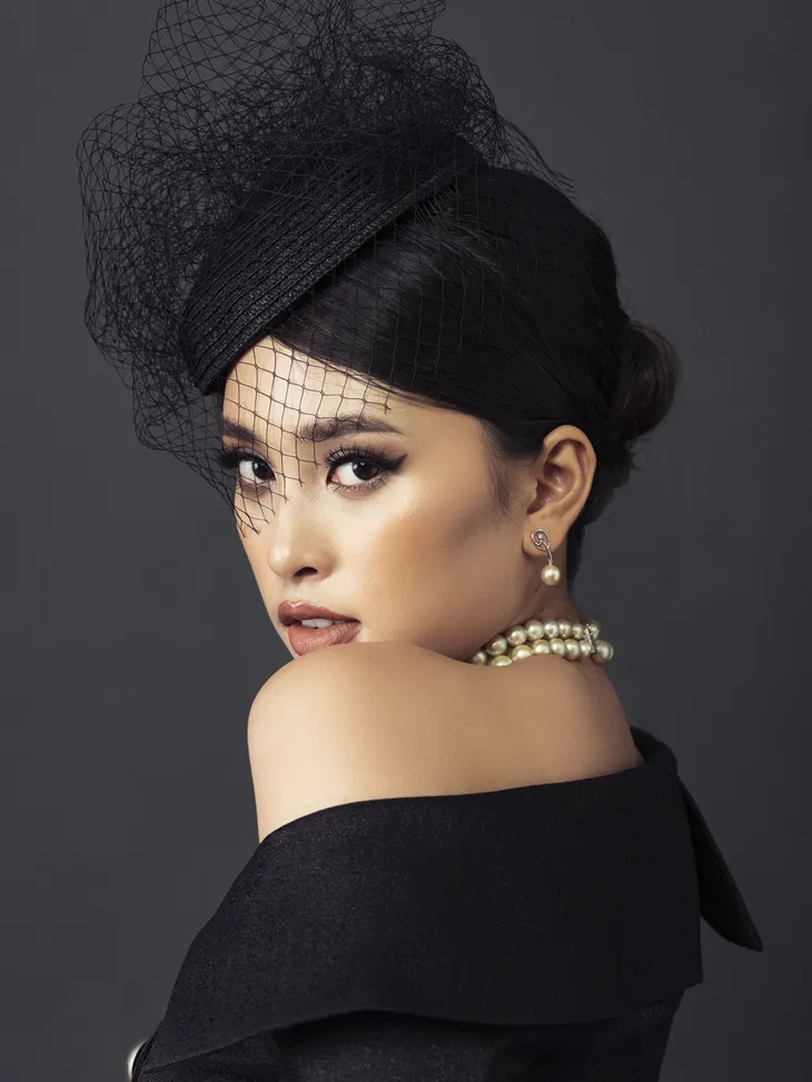 Tiểu Vy hóa nàng tiểu thư kiêu kỳ trong bộ ảnh mới - Ảnh 1. Tiểu Vy hóa nàng tiểu thư kiêu kỳ trong bộ ảnh mới - Ảnh 1.