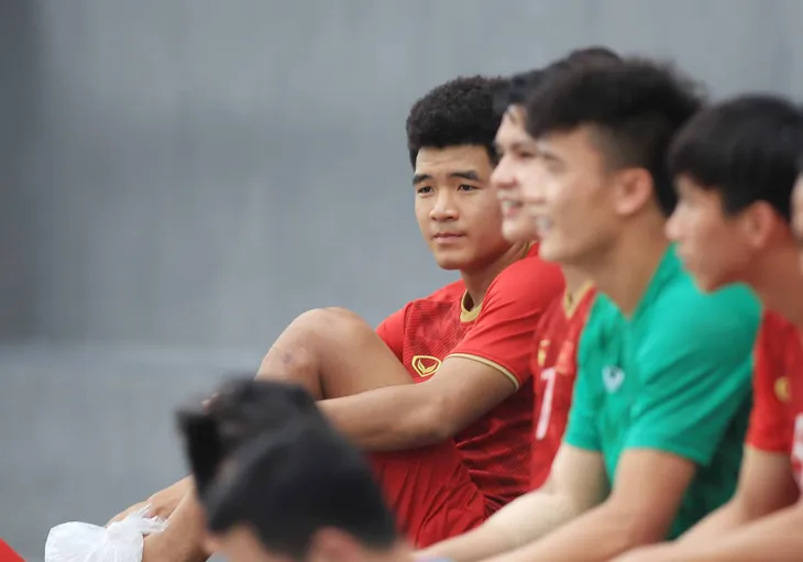 SEA Games 30: U22 Việt Nam tập nhẹ trước trận đấu với U22 Singapore - Ảnh 2. SEA Games 30: U22 Việt Nam tập nhẹ trước trận đấu với U22 Singapore - Ảnh 2.