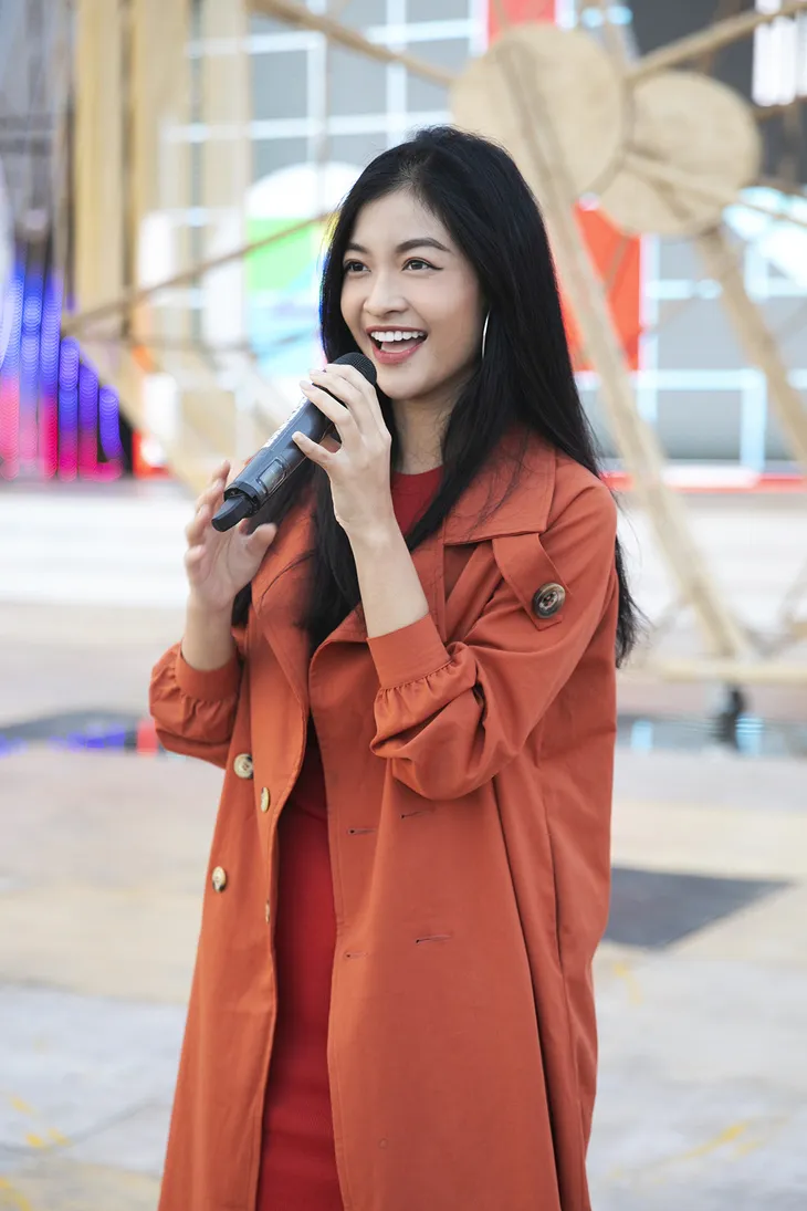 Đạo diễn Hoàng Nhật Nam cùng dàn nghệ sĩ hăng say tổng duyệt cho Festival Hoa Đà Lạt 2019 - Ảnh 12. Đạo diễn Hoàng Nhật Nam cùng dàn nghệ sĩ hăng say tổng duyệt cho Festival Hoa Đà Lạt 2019 - Ảnh 12.
