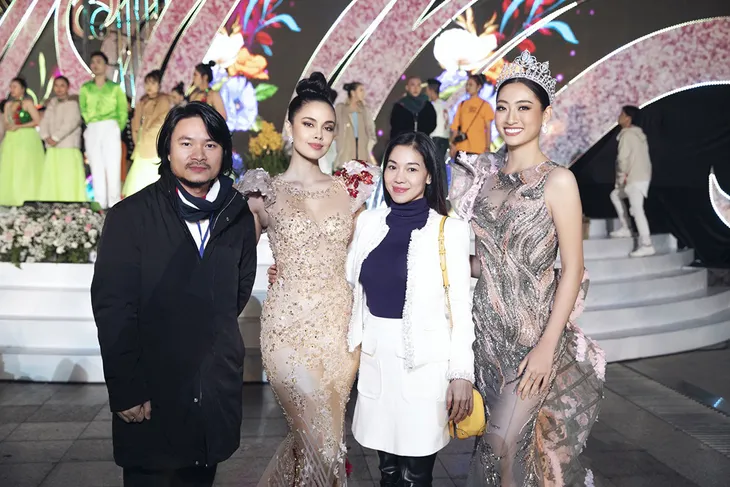 Lương Thùy Linh, Hoa hậu Thế giới Megan Young rạng rỡ tại Fesstival Hoa Đà Lạt 2019 - Ảnh 9. Lương Thùy Linh, Hoa hậu Thế giới Megan Young rạng rỡ tại Fesstival Hoa Đà Lạt 2019 - Ảnh 9.