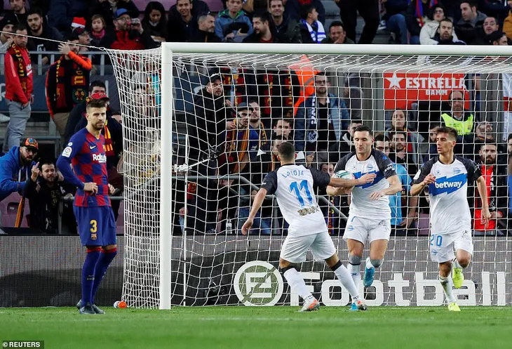 Hàng công bùng nổ, Barcelona thắng đậm Alaves - Ảnh 2. Hàng công bùng nổ, Barcelona thắng đậm Alaves - Ảnh 2.