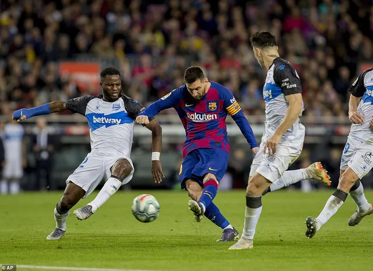 Hàng công bùng nổ, Barcelona thắng đậm Alaves - Ảnh 3. Hàng công bùng nổ, Barcelona thắng đậm Alaves - Ảnh 3.