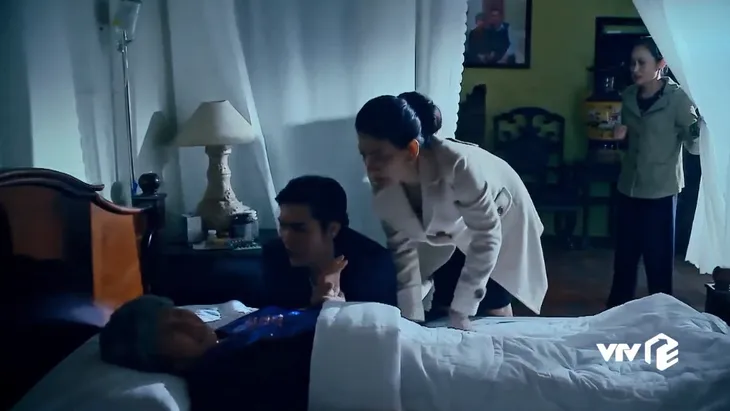 Nước mắt loài cỏ dại - Tập 12: Bà Hai Đài vừa mất, anh em nhảy vào đấu đá nhau tranh giành tài sản - Ảnh 1. Nước mắt loài cỏ dại - Tập 12: Bà Hai Đài vừa mất, anh em nhảy vào đấu đá nhau tranh giành tài sản - Ảnh 1.