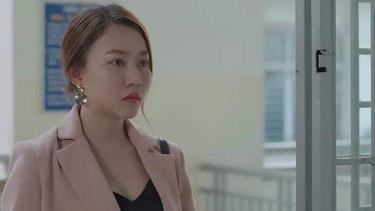 Tiệm ăn dì ghẻ - Tập 11: Thắng hôn Ngọc trước mặt Cúc, rồi phũ phàng bóng gió đòi chia tay - Ảnh 4. Tiệm ăn dì ghẻ - Tập 11: Thắng hôn Ngọc trước mặt Cúc, rồi phũ phàng bóng gió đòi chia tay - Ảnh 4.