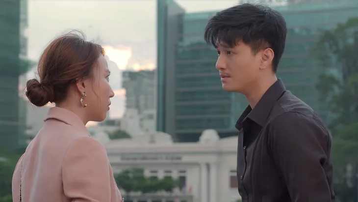 Tiệm ăn dì ghẻ - Tập 11: Thắng hôn Ngọc trước mặt Cúc, rồi phũ phàng bóng gió đòi chia tay - Ảnh 5. Tiệm ăn dì ghẻ - Tập 11: Thắng hôn Ngọc trước mặt Cúc, rồi phũ phàng bóng gió đòi chia tay - Ảnh 5.