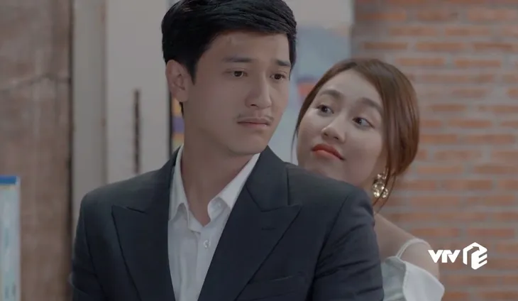 Tiệm ăn dì ghẻ: Nhập cuộc đánh ghen, Cúc tự tin dè bỉu đẳng cấp của tình địch - Ảnh 2. Tiệm ăn dì ghẻ: Nhập cuộc đánh ghen, Cúc tự tin dè bỉu đẳng cấp của tình địch - Ảnh 2.