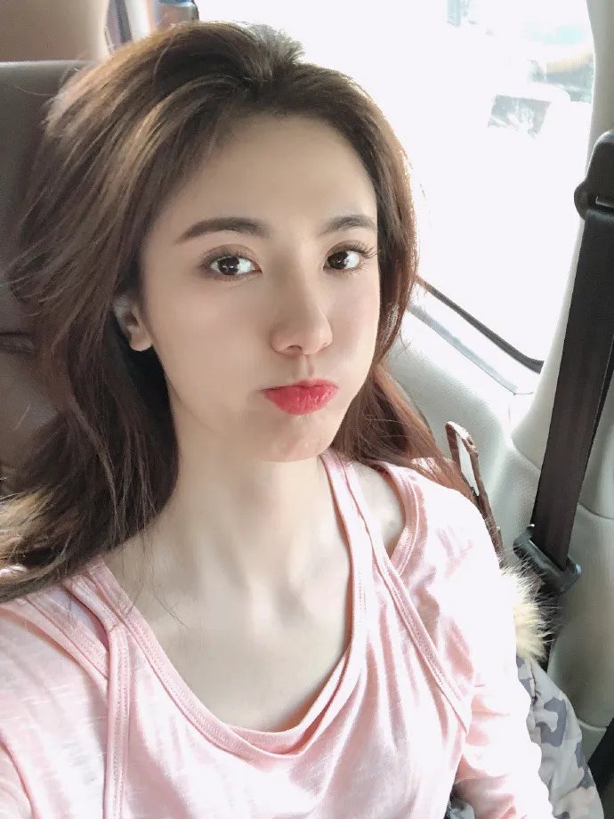 Nữ diễn viên Trung Quốc phủ nhận có quan hệ tình cảm với Huỳnh Tông Trạch - Ảnh 1. Nữ diễn viên Trung Quốc phủ nhận có quan hệ tình cảm với Huỳnh Tông Trạch - Ảnh 1.