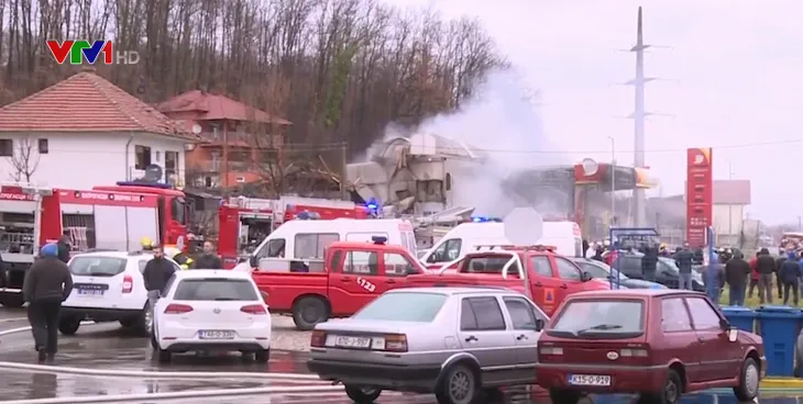 Nổ trạm xăng ở Bosnia, nhiều người thương vong - Ảnh 1. Nổ trạm xăng ở Bosnia, nhiều người thương vong - Ảnh 1.