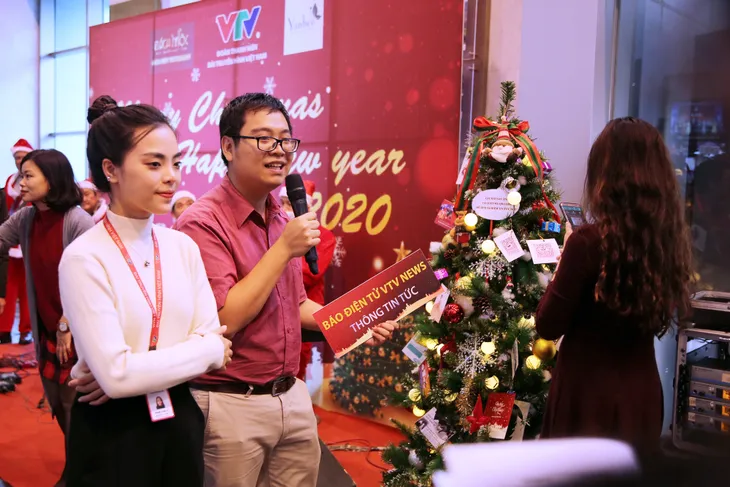 Rực rỡ sắc màu Giáng sinh tại Đài Truyền hình Việt Nam - Ảnh 16. Rực rỡ sắc màu Giáng sinh tại Đài Truyền hình Việt Nam - Ảnh 16.