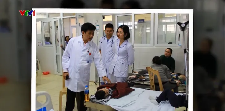 Còn 21 trẻ nghi bị ngộ độc vẫn phải nằm viện - Ảnh 1. Còn 21 trẻ nghi bị ngộ độc vẫn phải nằm viện - Ảnh 1.