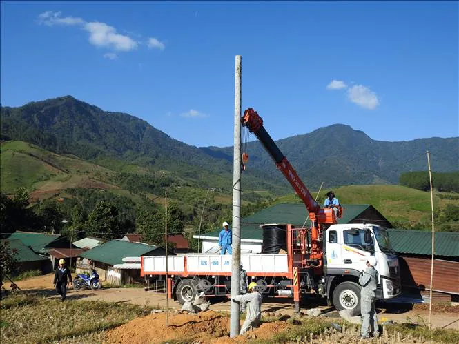 1.200 hộ dân khó khăn ở Kon Tum được cấp điện - Ảnh 1. 1.200 hộ dân khó khăn ở Kon Tum được cấp điện - Ảnh 1.
