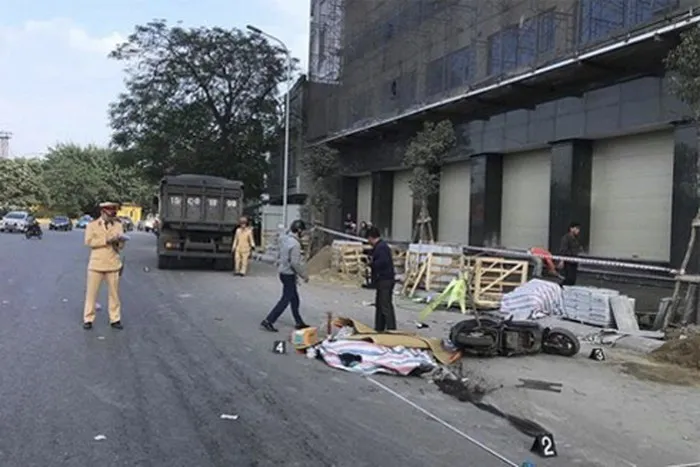 Vụ tai nạn xe điện khiến nữ sinh thiệt mạng: Lưu ý không thể bỏ qua - Ảnh 1. Vụ tai nạn xe điện khiến nữ sinh thiệt mạng: Lưu ý không thể bỏ qua - Ảnh 1.