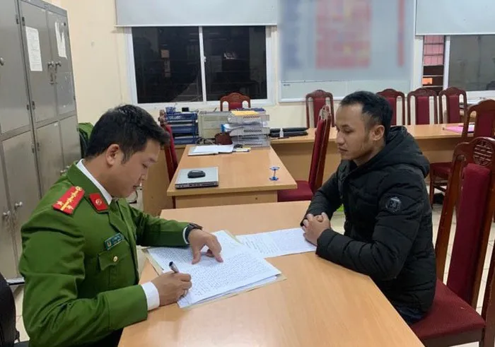 Từ Thanh Hóa ra Hà Nội làm xe ôm để trốn truy nã cũng không thoát - Ảnh 1. Từ Thanh Hóa ra Hà Nội làm xe ôm để trốn truy nã cũng không thoát - Ảnh 1.
