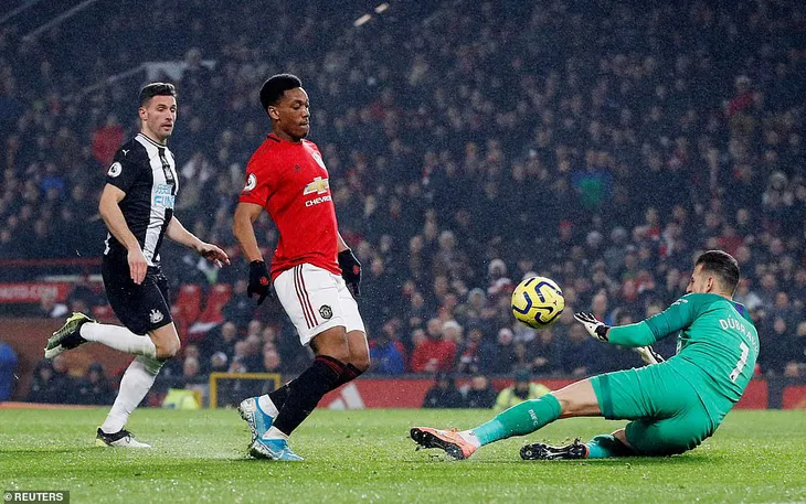 Man Utd 4-1 Newcastle Utd: Ngược dòng ngoạn mục! - Ảnh 2. Man Utd 4-1 Newcastle Utd: Ngược dòng ngoạn mục! - Ảnh 2.