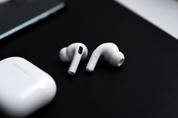 AirPods sắp được sản xuất tại Việt Nam - Ảnh 2. AirPods sắp được sản xuất tại Việt Nam - Ảnh 2.