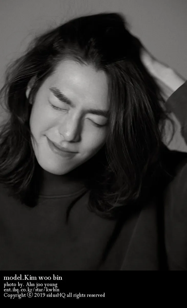 Sốc nặng trước mái tóc dài thướt tha của Kim Woo Bin - Ảnh 2. Sốc nặng trước mái tóc dài thướt tha của Kim Woo Bin - Ảnh 2.