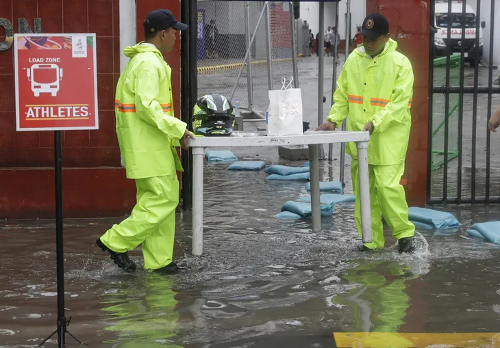 Bão Kammuri tại Philippines: Trận đấu Việt Nam - Singapore không bị ảnh hưởng - Ảnh 1. Bão Kammuri tại Philippines: Trận đấu Việt Nam - Singapore không bị ảnh hưởng - Ảnh 1.