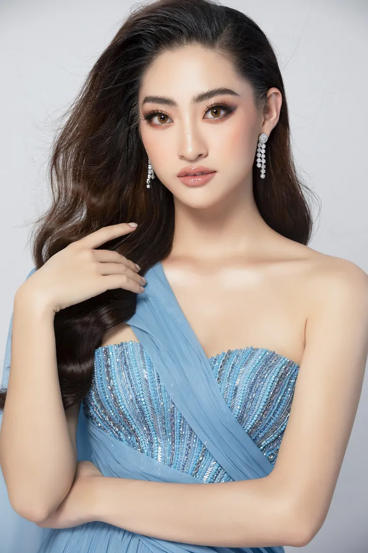 Miss World 2019: Hé lộ chiếc đầm Lương Thuỳ Linh sẽ mặc thi Top Model - Ảnh 4. Miss World 2019: Hé lộ chiếc đầm Lương Thuỳ Linh sẽ mặc thi Top Model - Ảnh 4.