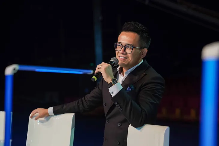 HHen Niê buộc tóc 2 bên... làm MC trong tổng duyệt Hoa hậu Hoàn vũ Việt Nam - Ảnh 5. HHen Niê buộc tóc 2 bên... làm MC trong tổng duyệt Hoa hậu Hoàn vũ Việt Nam - Ảnh 5.