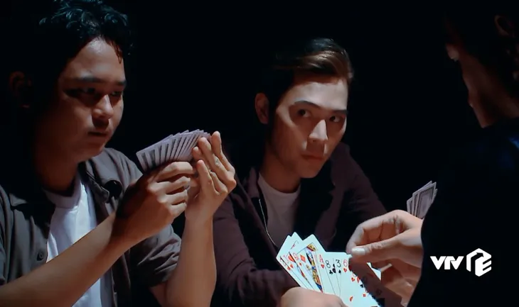 Nước mắt loài cỏ dại - Tập 14: Gia đình ông Minh vỡ nợ, quỳ gối cầu cứu anh trai - Ảnh 2. Nước mắt loài cỏ dại - Tập 14: Gia đình ông Minh vỡ nợ, quỳ gối cầu cứu anh trai - Ảnh 2.