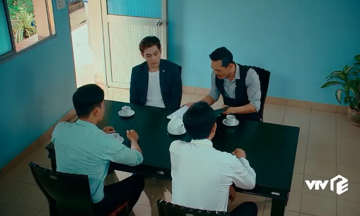 Nước mắt loài cỏ dại - Tập 14: Bà Phương xúi con trai phá nát nhà máy trả thù anh trai chồng - Ảnh 6. Nước mắt loài cỏ dại - Tập 14: Bà Phương xúi con trai phá nát nhà máy trả thù anh trai chồng - Ảnh 6.