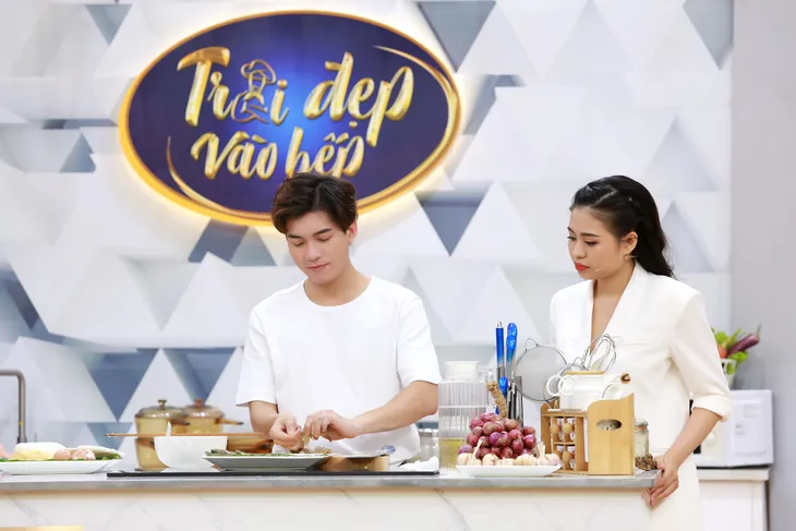 Lê Lộc xuýt xoa khi trai đẹp Hữu Đằng nấu ăn quá khéo léo - Ảnh 3. Lê Lộc xuýt xoa khi trai đẹp Hữu Đằng nấu ăn quá khéo léo - Ảnh 3.