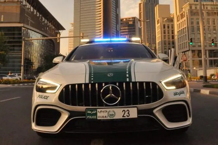 Cảnh sát Dubai được trang bị sedan hiệu suất cao AMG GT 63 S 4Matic+ - Ảnh 3. Cảnh sát Dubai được trang bị sedan hiệu suất cao AMG GT 63 S 4Matic+ - Ảnh 3.