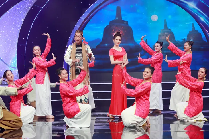Hát ca khúc của nước bạn, Dương Kim Ánh được Tổng lãnh sự quán Indonesia dành nhiều lời khen - Ảnh 1. Hát ca khúc của nước bạn, Dương Kim Ánh được Tổng lãnh sự quán Indonesia dành nhiều lời khen - Ảnh 1.