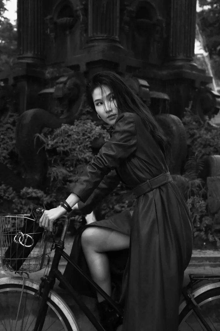 Diễm My 9X khoe bộ ảnh màu sắc cổ điển giữa lòng Hà Nội - Ảnh 10. Diễm My 9X khoe bộ ảnh màu sắc cổ điển giữa lòng Hà Nội - Ảnh 10.