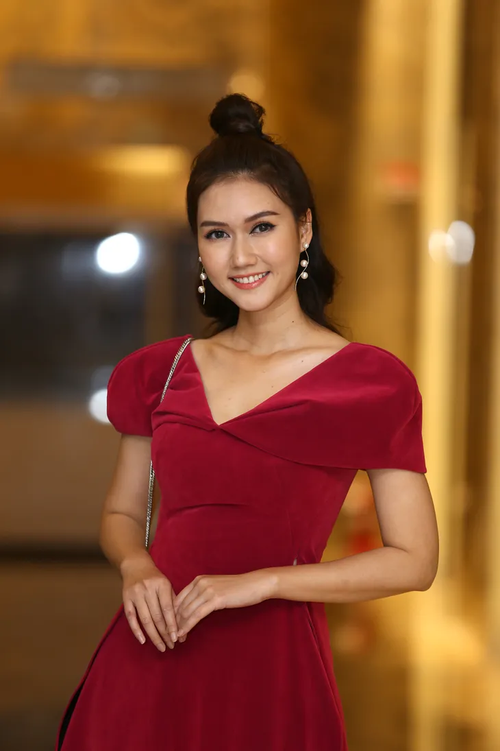 Phương Oanh diện váy xẻ cao, khoe thân hình quyến rũ - Ảnh 12. Phương Oanh diện váy xẻ cao, khoe thân hình quyến rũ - Ảnh 12.