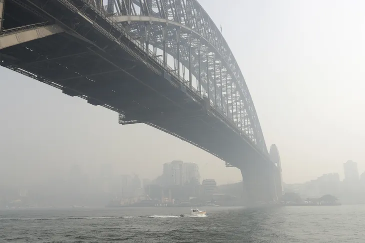 Thành phố Sydney, Australia chìm trong khói bụi - Ảnh 1. Thành phố Sydney, Australia chìm trong khói bụi - Ảnh 1.