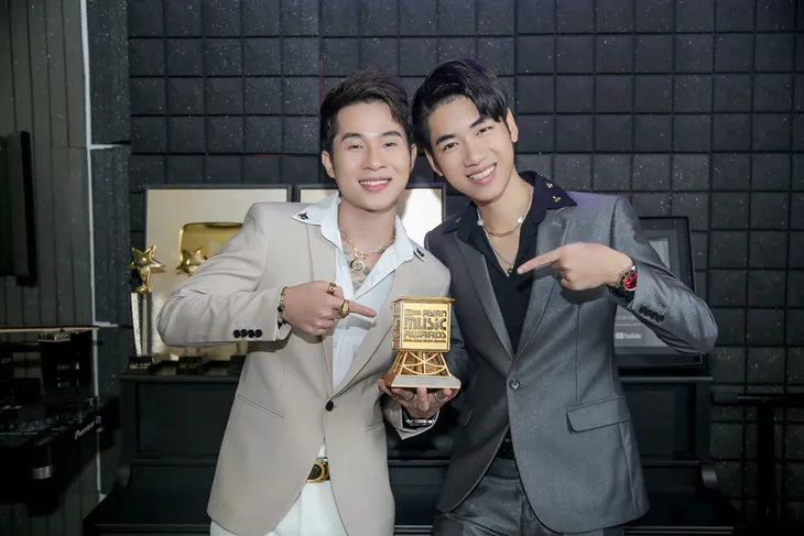 MAMA 2019: K-ICM và Jack bất ngờ nhận giải Nghệ sĩ mới xuất sắc nhất tại Việt Nam - Ảnh 2. MAMA 2019: K-ICM và Jack bất ngờ nhận giải Nghệ sĩ mới xuất sắc nhất tại Việt Nam - Ảnh 2.