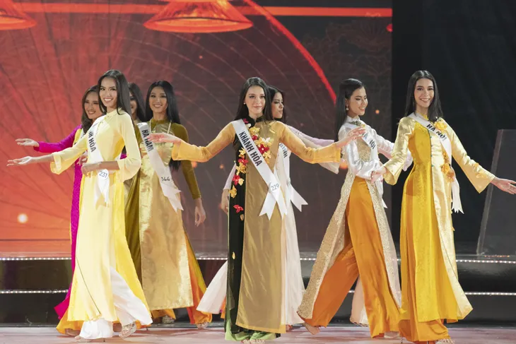 Top 45 trình diễn áo dài đẹp hớp hồn tại Bán kết Hoa hậu Hoàn vũ Việt Nam 2019 - Ảnh 1. Top 45 trình diễn áo dài đẹp hớp hồn tại Bán kết Hoa hậu Hoàn vũ Việt Nam 2019 - Ảnh 1.