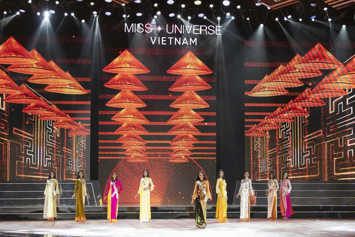 Top 45 trình diễn áo dài đẹp hớp hồn tại Bán kết Hoa hậu Hoàn vũ Việt Nam 2019 - Ảnh 7. Top 45 trình diễn áo dài đẹp hớp hồn tại Bán kết Hoa hậu Hoàn vũ Việt Nam 2019 - Ảnh 7.