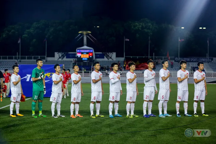 ẢNH: Đức Chinh toả sáng phút cuối, U22 Việt Nam thắng kịch tính U22 Singapore - Ảnh 4. ẢNH: Đức Chinh toả sáng phút cuối, U22 Việt Nam thắng kịch tính U22 Singapore - Ảnh 4.