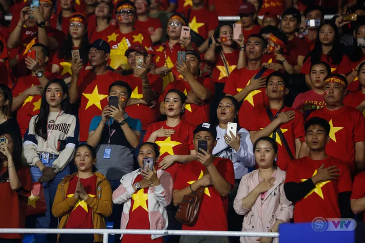 ẢNH: Đức Chinh toả sáng phút cuối, U22 Việt Nam thắng kịch tính U22 Singapore - Ảnh 1. ẢNH: Đức Chinh toả sáng phút cuối, U22 Việt Nam thắng kịch tính U22 Singapore - Ảnh 1.