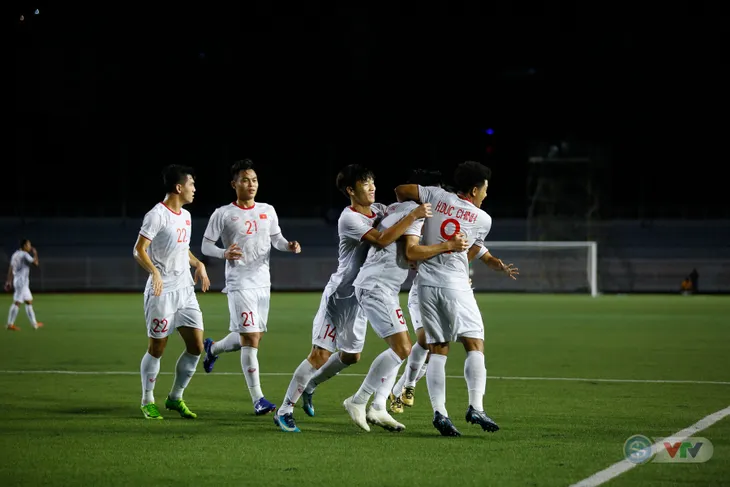 ẢNH: Đức Chinh toả sáng phút cuối, U22 Việt Nam thắng kịch tính U22 Singapore - Ảnh 14. ẢNH: Đức Chinh toả sáng phút cuối, U22 Việt Nam thắng kịch tính U22 Singapore - Ảnh 14.