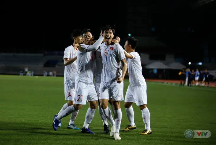 ẢNH: Đức Chinh toả sáng phút cuối, U22 Việt Nam thắng kịch tính U22 Singapore - Ảnh 15. ẢNH: Đức Chinh toả sáng phút cuối, U22 Việt Nam thắng kịch tính U22 Singapore - Ảnh 15.