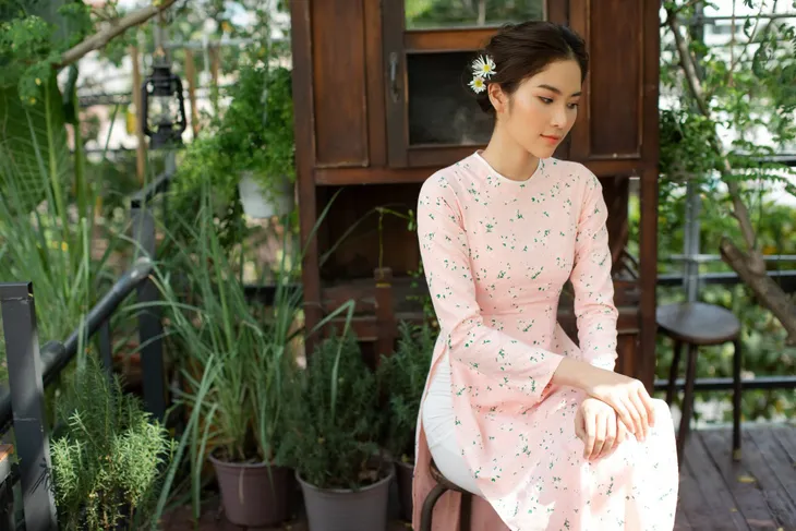 Nam Anh thanh lịch, khoe sắc xuân thì với áo dài - Ảnh 7. Nam Anh thanh lịch, khoe sắc xuân thì với áo dài - Ảnh 7.