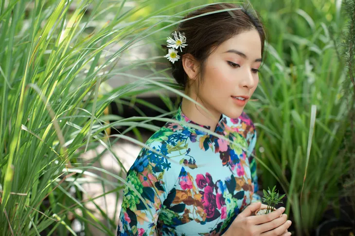 Nam Anh thanh lịch, khoe sắc xuân thì với áo dài - Ảnh 1. Nam Anh thanh lịch, khoe sắc xuân thì với áo dài - Ảnh 1.