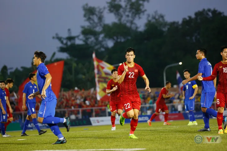 U22 Thái Lan thành cựu vương, HLV Nishino mong muốn học hỏi HLV Park Hang Seo - Ảnh 2. U22 Thái Lan thành cựu vương, HLV Nishino mong muốn học hỏi HLV Park Hang Seo - Ảnh 2.