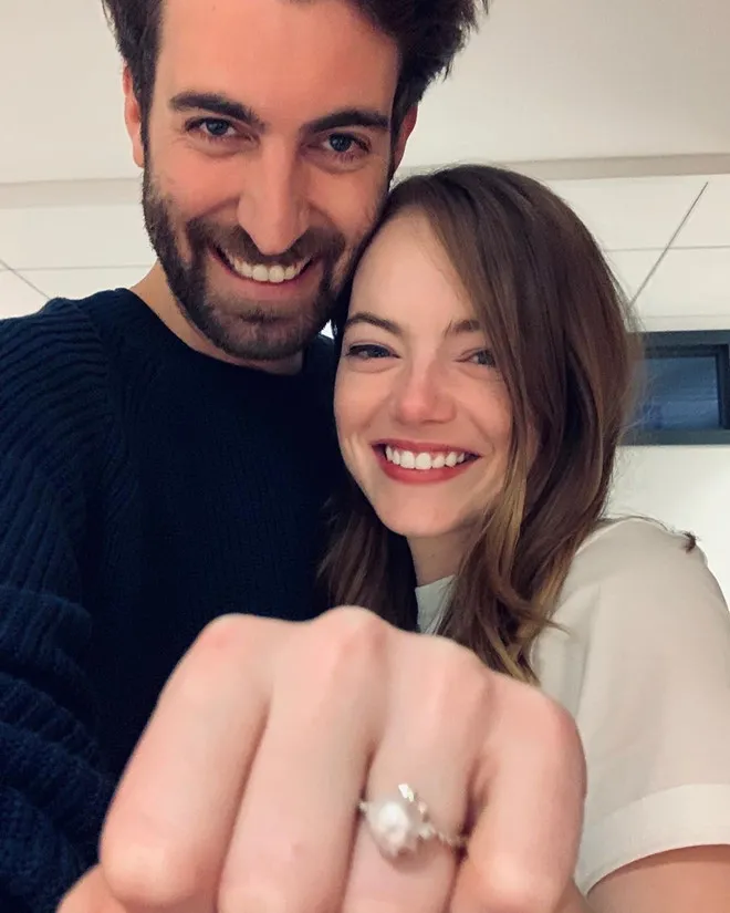 Sau 2 năm hẹn hò, Emma Stone đã đính hôn - Ảnh 1. Sau 2 năm hẹn hò, Emma Stone đã đính hôn - Ảnh 1.