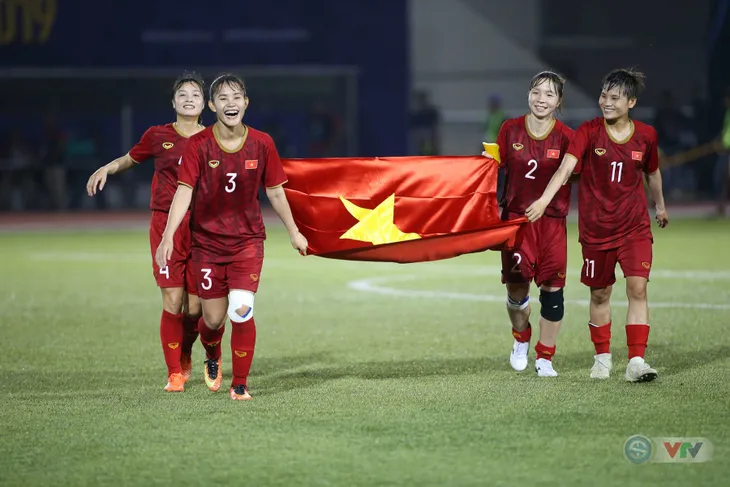 ẢNH: ĐT nữ Việt Nam thi đấu kiên cường, thắng thuyết phục ĐT nữ Phillipines để tiến vào chung kết SEA Games 30 - Ảnh 14. ẢNH: ĐT nữ Việt Nam thi đấu kiên cường, thắng thuyết phục ĐT nữ Phillipines để tiến vào chung kết SEA Games 30 - Ảnh 14.